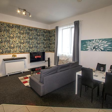 Ideal For Groups - 2 Bedroom Apartment - Free Parking, Transit Links, Close To Stadiums Manchester Exteriér fotografie